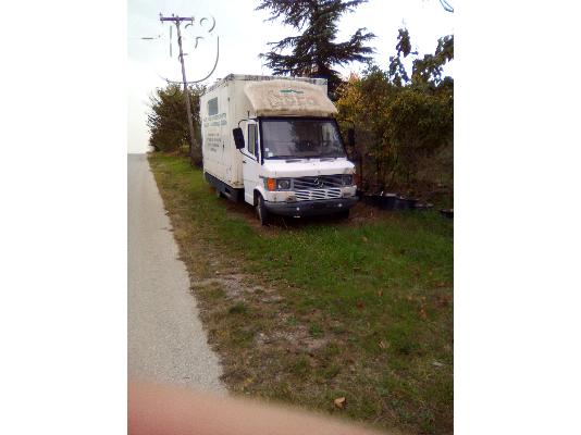 PoulaTo: Mercedes 410D, μοντέλο 1998.